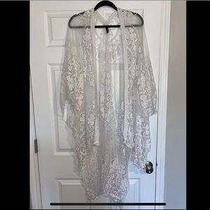 Women’s White Lace Shawl